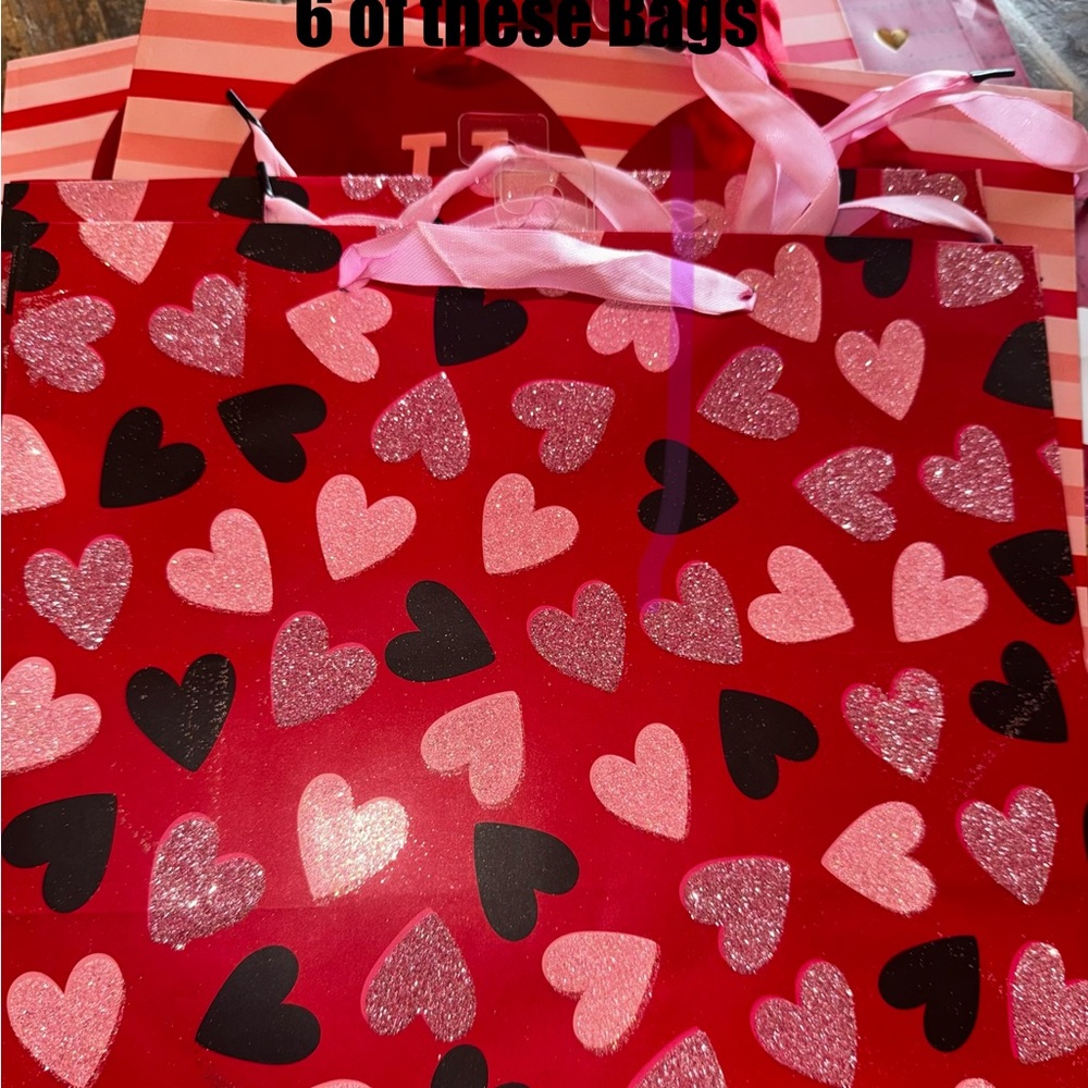 NWT  FESTIVE ❤️💕 Heart GIFT Bags with Pink Ribbon Handles 9 total